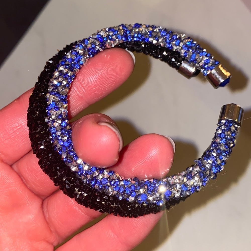 Set of two cuff bracelets beaded sparkly 1 blac 1 blue/silver one size fits all‌ - Picture 7 of 7